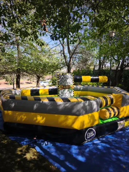 Arriendo de reloj demoledor inflable en Santiago, Región Metropolitana, para cumpleaños y eventos.