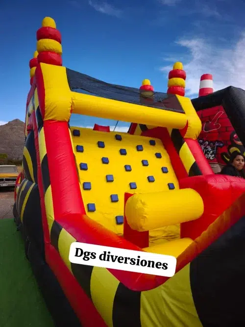 Arriendo de juego inflable carrera de obstáculos Rayo para cumpleaños y eventos infantiles.
